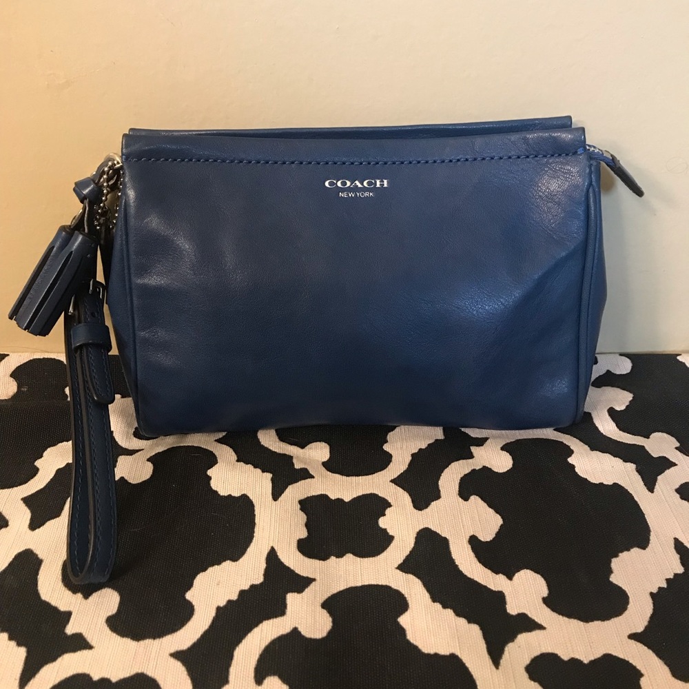 Coach wristlet💙